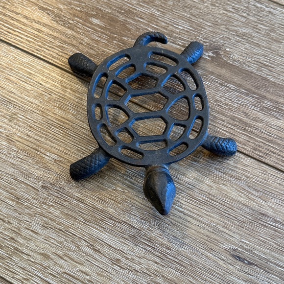 Vintage Cast Iron Fish Trivet and Turtle Trivet - Picture 12 of 13